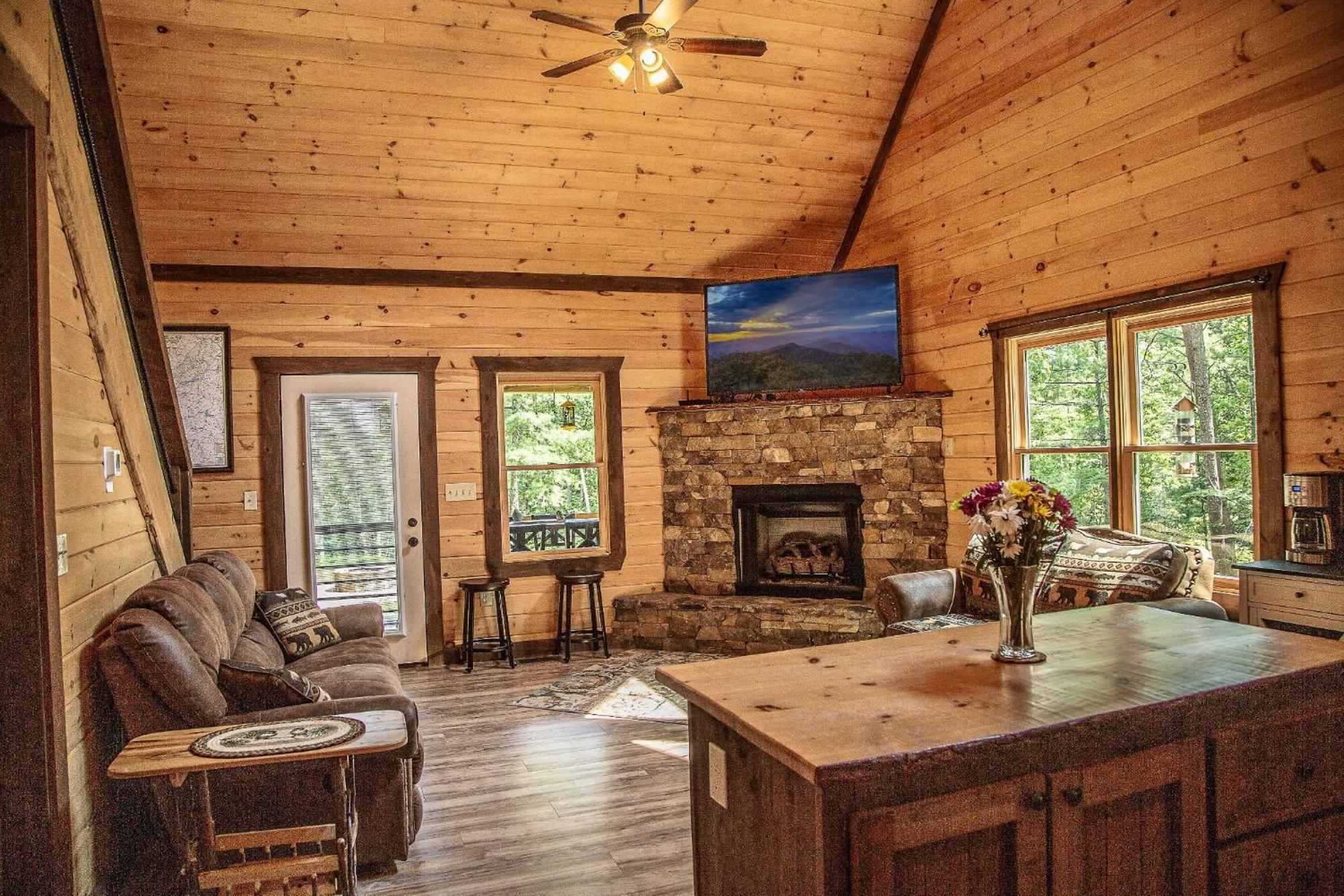 Adore The Smores Rustic Mountain Charm Outdoor Spaces And A Cozy Hot Tub Blue Ridge Eksteriør bilde