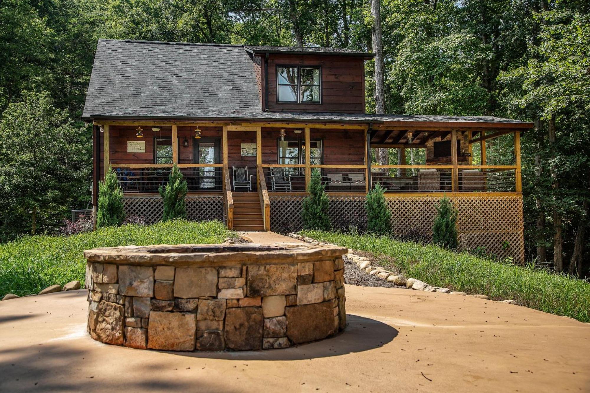Adore The Smores Rustic Mountain Charm Outdoor Spaces And A Cozy Hot Tub Blue Ridge Eksteriør bilde