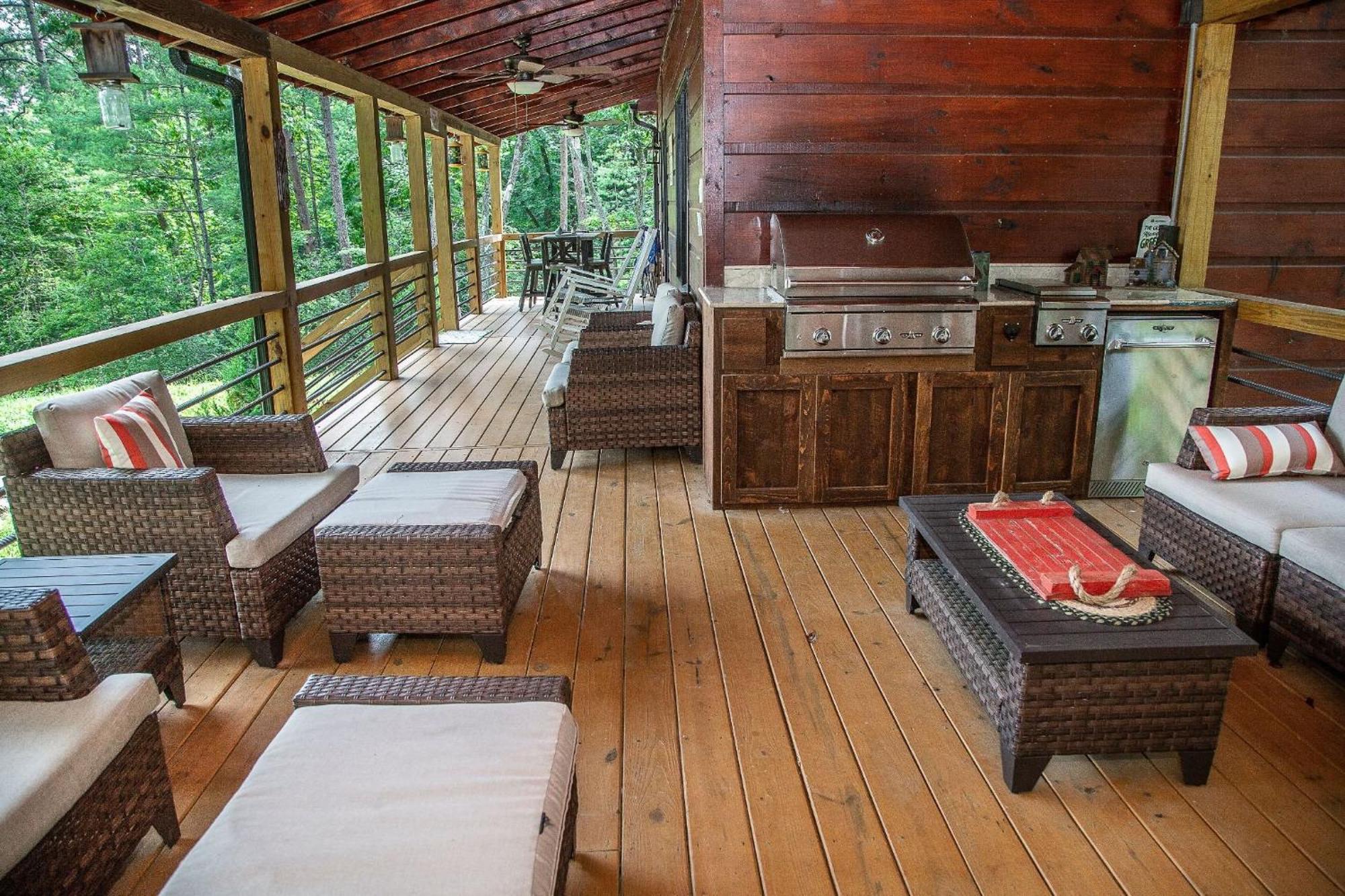 Adore The Smores Rustic Mountain Charm Outdoor Spaces And A Cozy Hot Tub Blue Ridge Eksteriør bilde