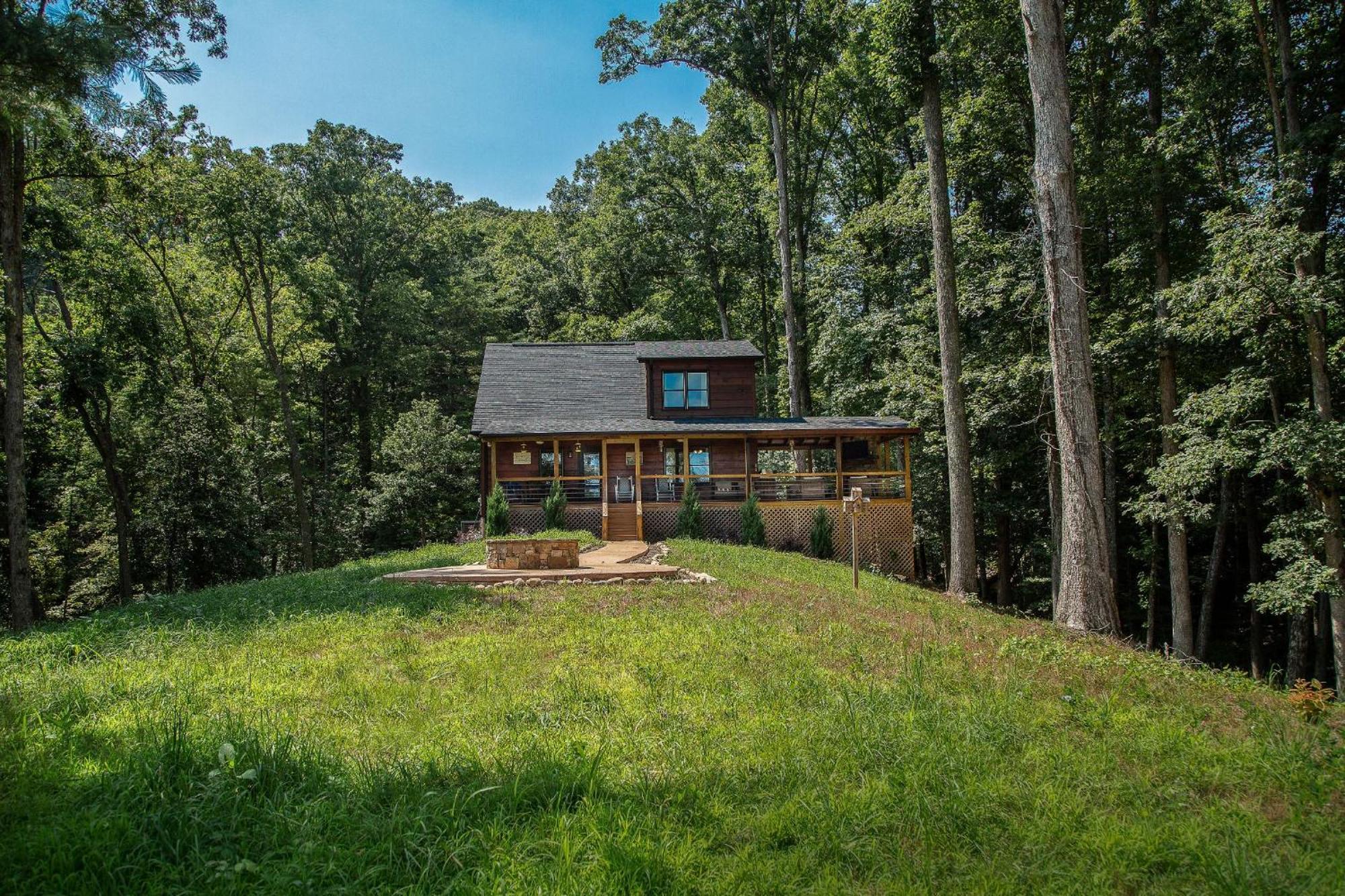 Adore The Smores Rustic Mountain Charm Outdoor Spaces And A Cozy Hot Tub Blue Ridge Eksteriør bilde
